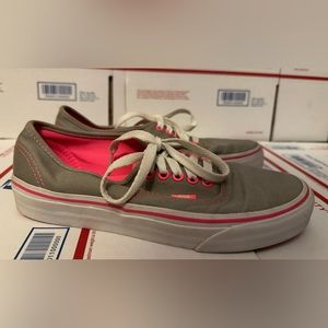 Women’s Vans Off The Wall Sneaker Shoes Slip On Canvas Size 8 Grey Pink